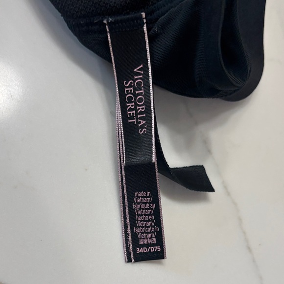 Victoria's Secret Black Strappy Bra - Picture 7 of 10